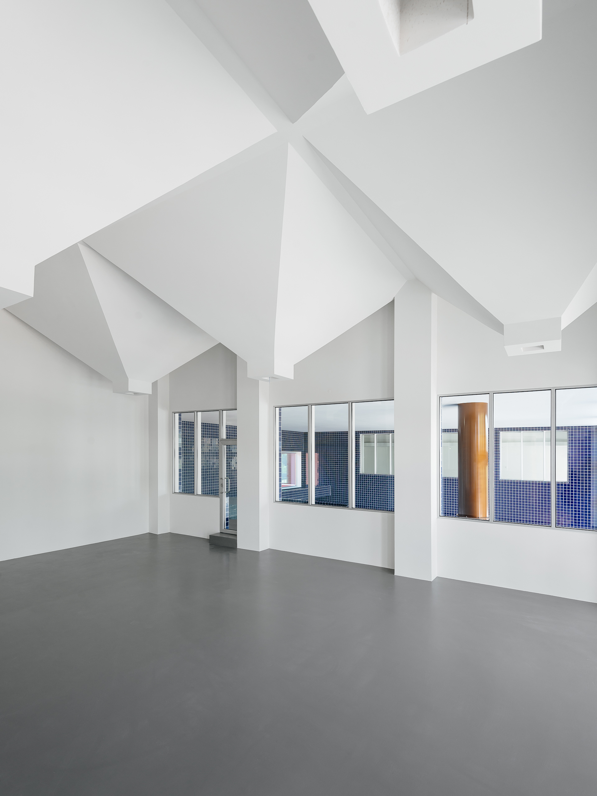 葡萄牙 Plural 药店总部物流中心,古今交融的办公建筑-46