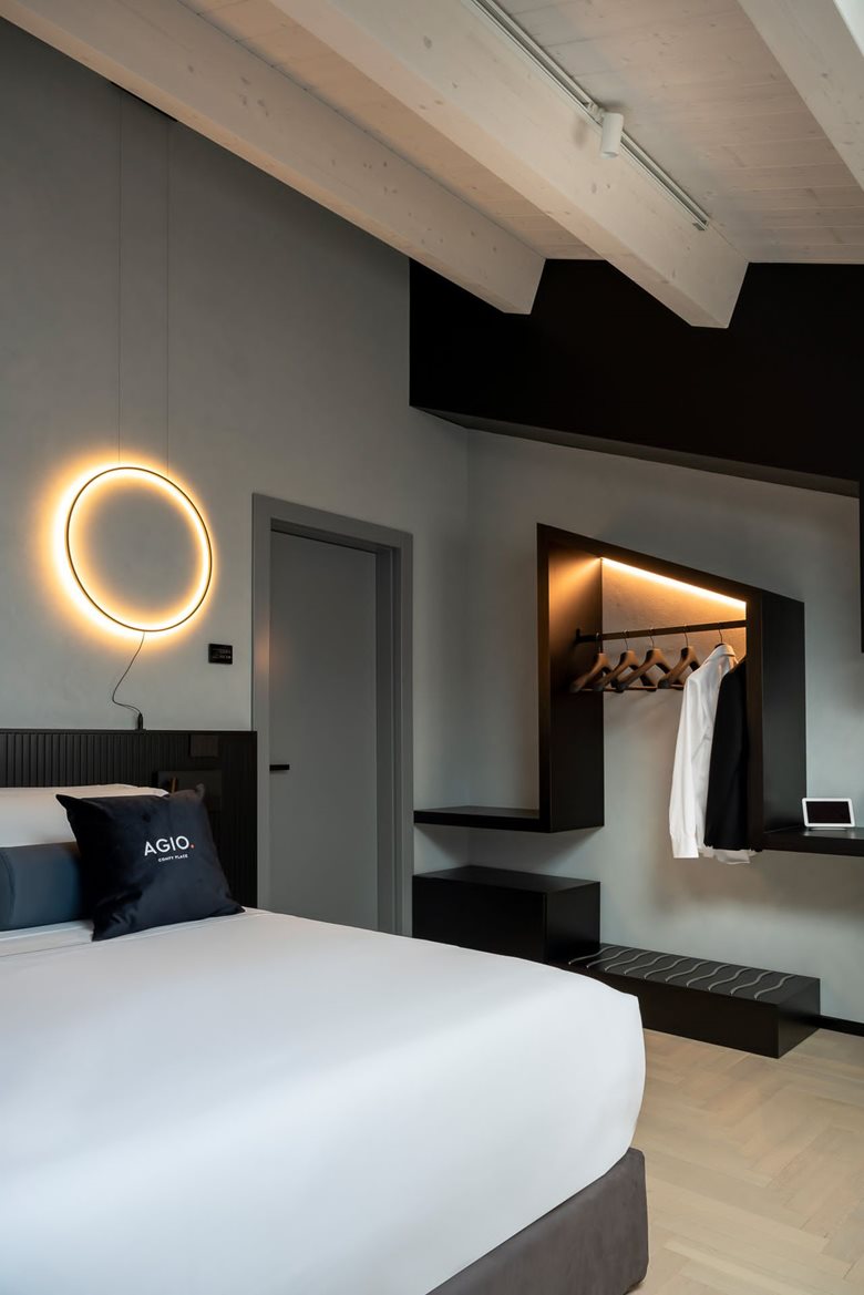 现代风格舒适而精致单一材料色块线条的民宿设计丨戈者设计-4