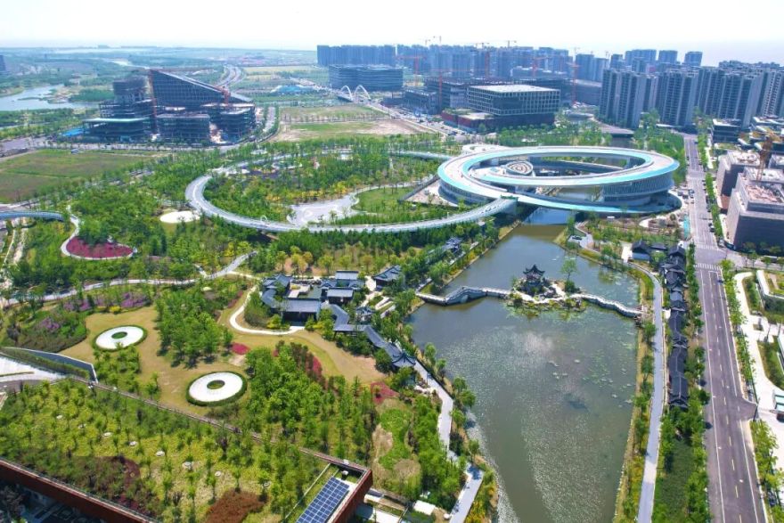 当莫比乌斯环遇见江南园林!上海建工匠心打造临港顶科社区科学公园-1