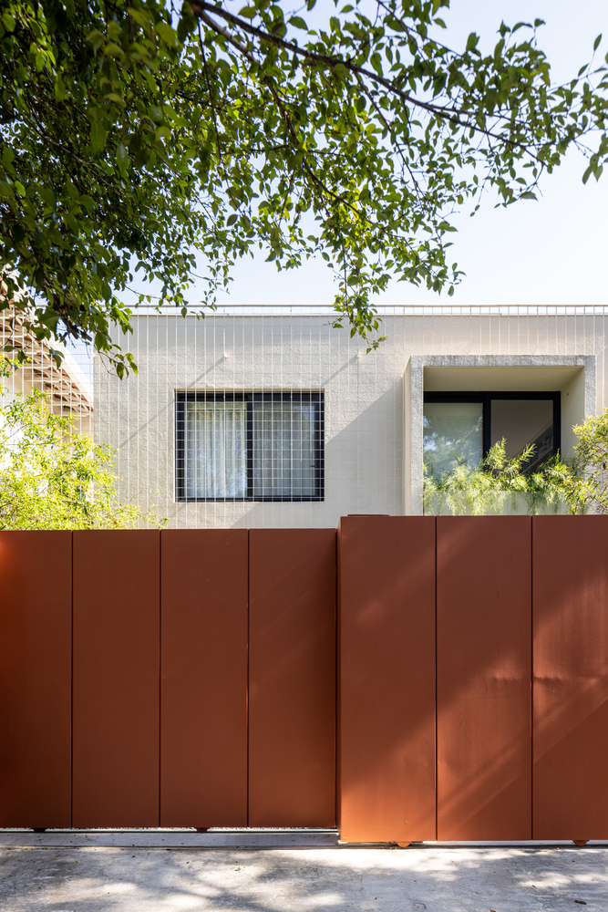 巴西圣保罗金属网格连接两座住宅设计丨TODOS Arquitetura-41