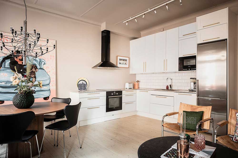 瑞典 48 平米趣味公寓 | 暖色调与幽默壁画完美结合-6