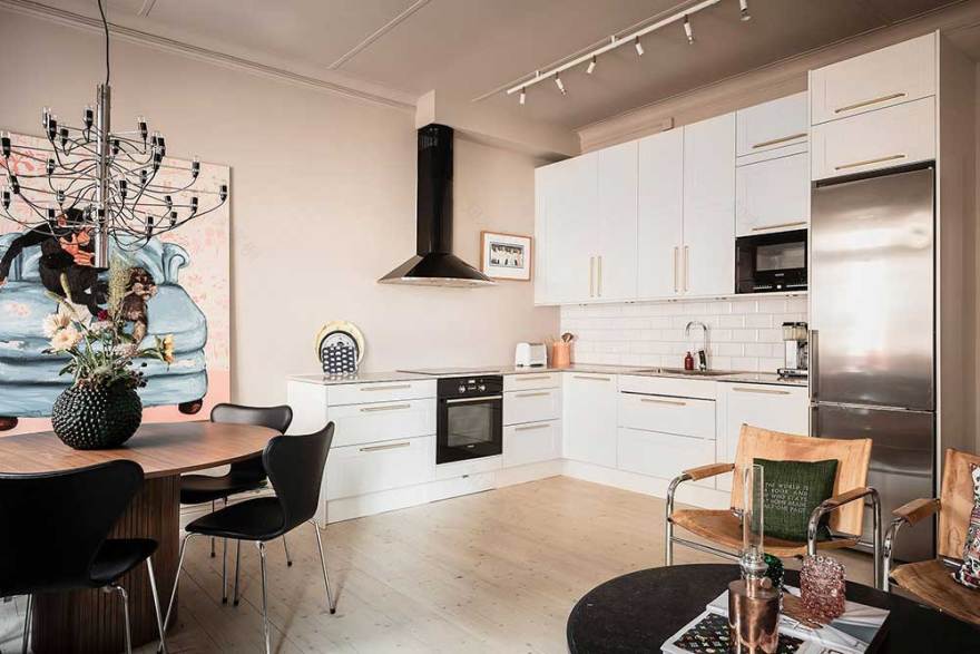 瑞典 48 平米趣味公寓 | 暖色调与幽默壁画完美结合-6