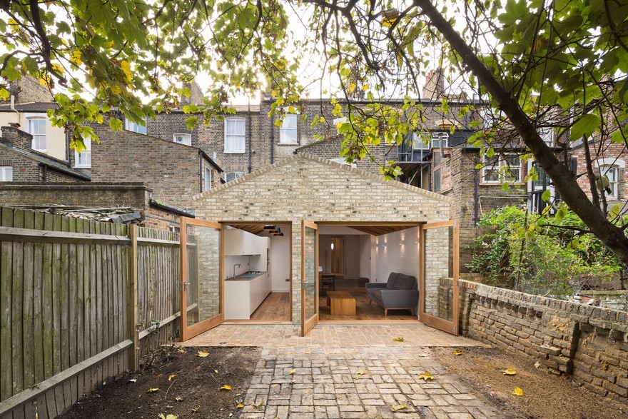 Extension of a Garden Flat Defined by a Dramatic Vaulted Oak Roof-4