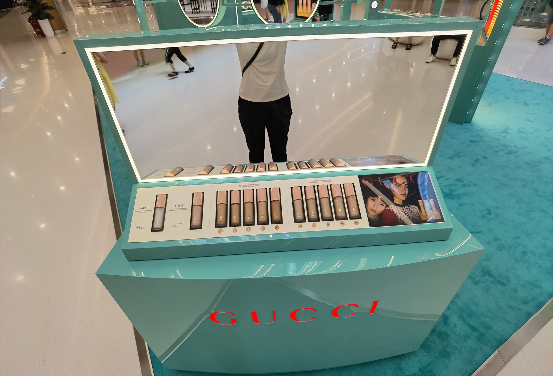 Gucci beauty outpost in TR China-8