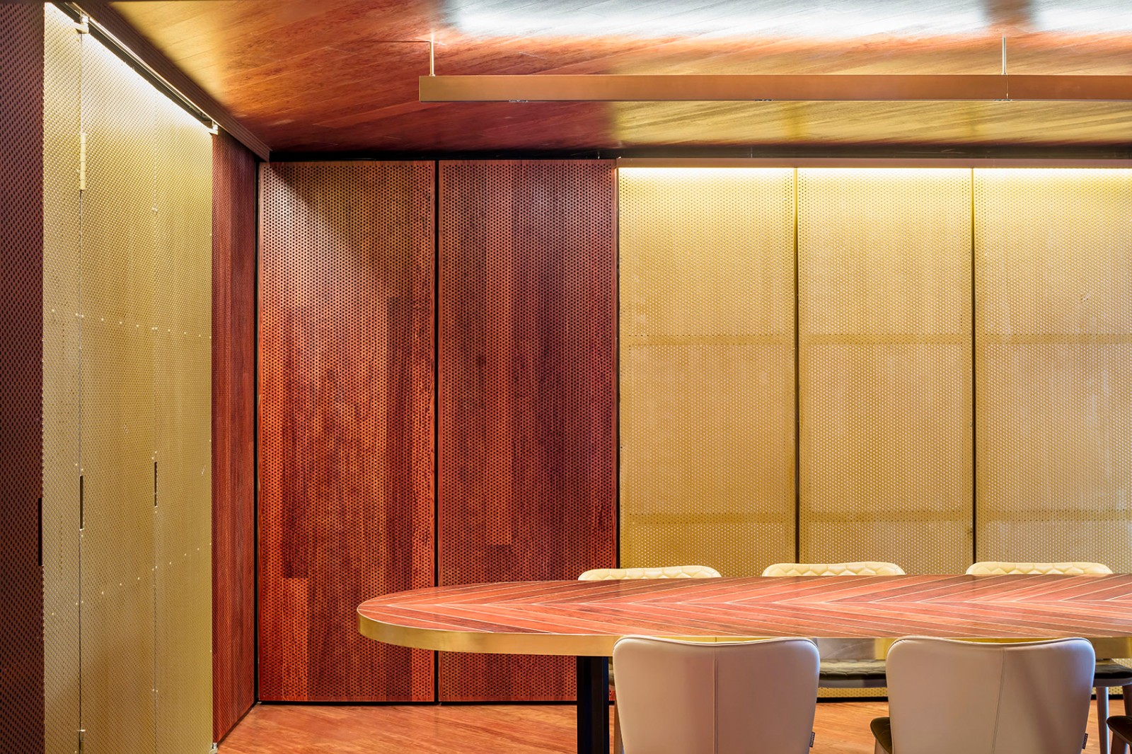 悉尼“碧波粼粼”的温暖餐饮空间-16