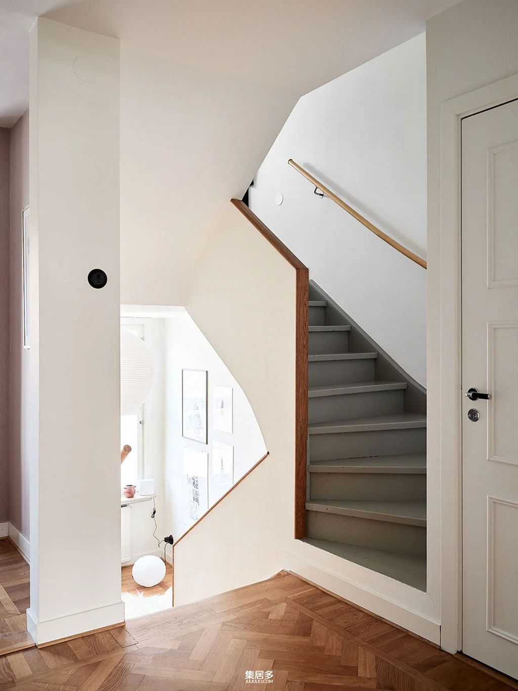 瑞典经典联排别墅内宜人的时尚冬季内饰-27