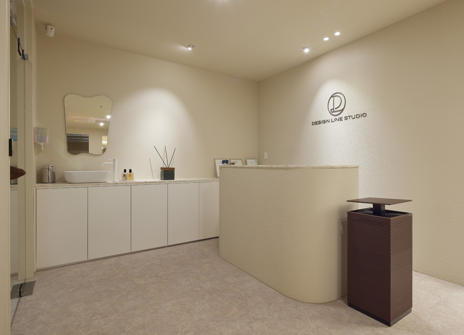 高级时尚的 21 平米皮肤管理室内设计-8