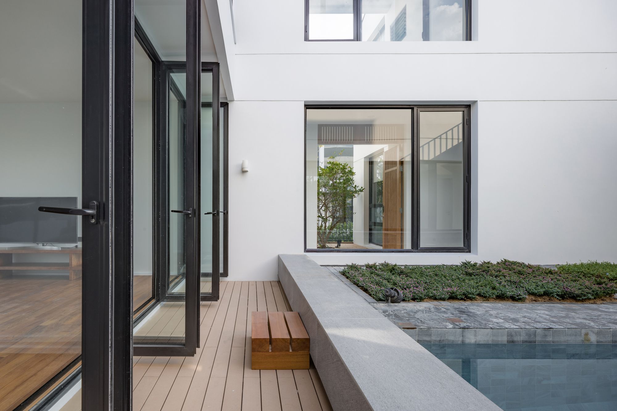 曼谷郊区六居室庭院住宅-9