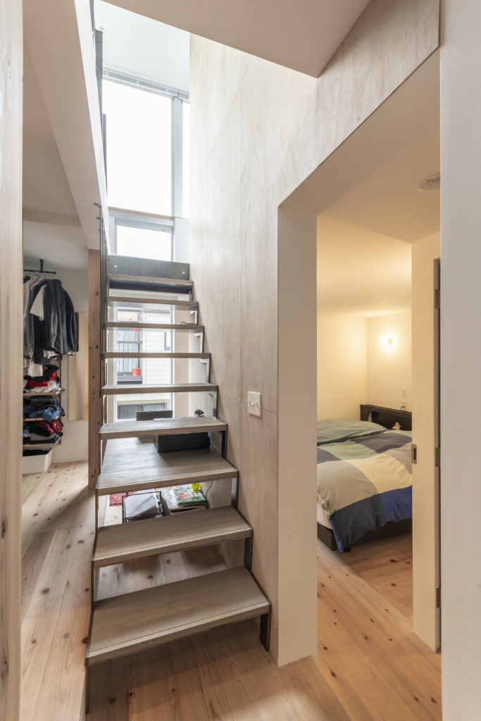 土地の記憶を継承しつつ街とつながる街と家族がほどよい距離感でつながって暮らす | Architecture | 100%LiFE-7