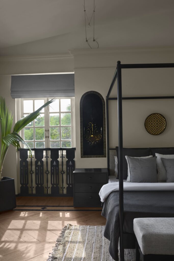 鸡蛋花庄园
注:Frangipani常见指鸡蛋花 ,Estate有庄园、地产等意思,结合语境这里翻译为鸡蛋花庄园较为合适 丨FADD Studio-57