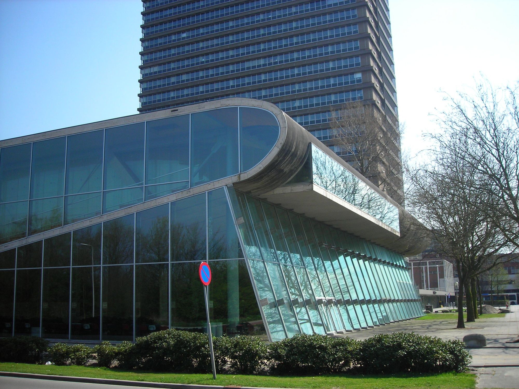 OMA Utrecht 教育大楼 | 折叠空间与功能融合的创新设计-2