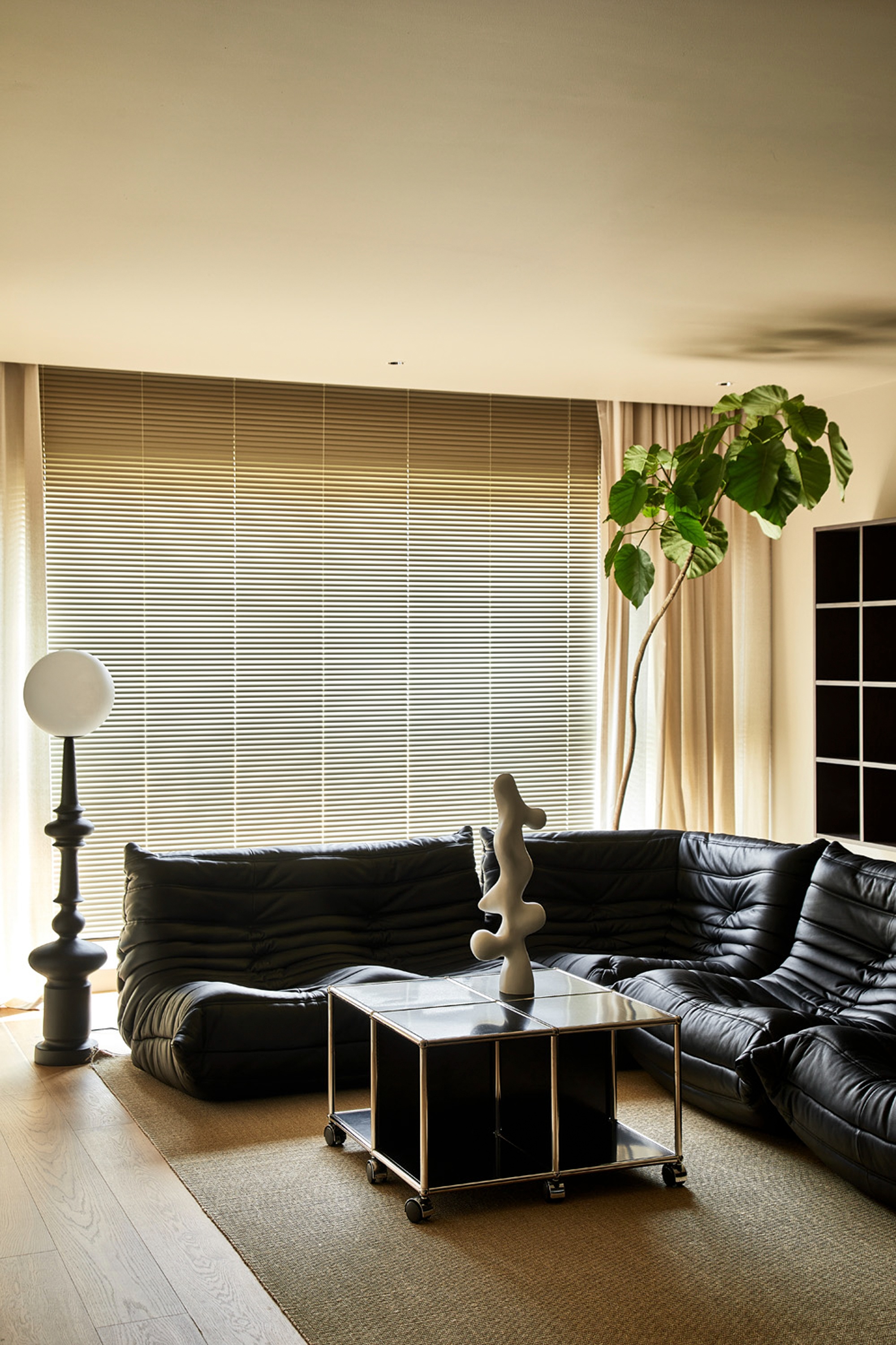 黑色中古风极简公寓-24