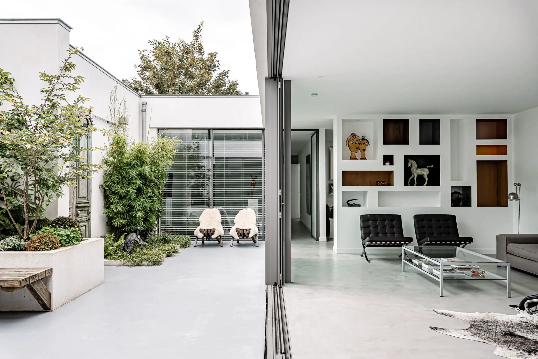 荷兰优雅明亮公寓设计，城市绿意渗透室内-4