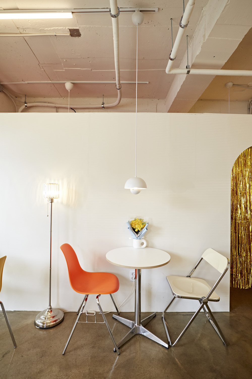 温馨小物打造 12 平米甜品咖啡厅-12