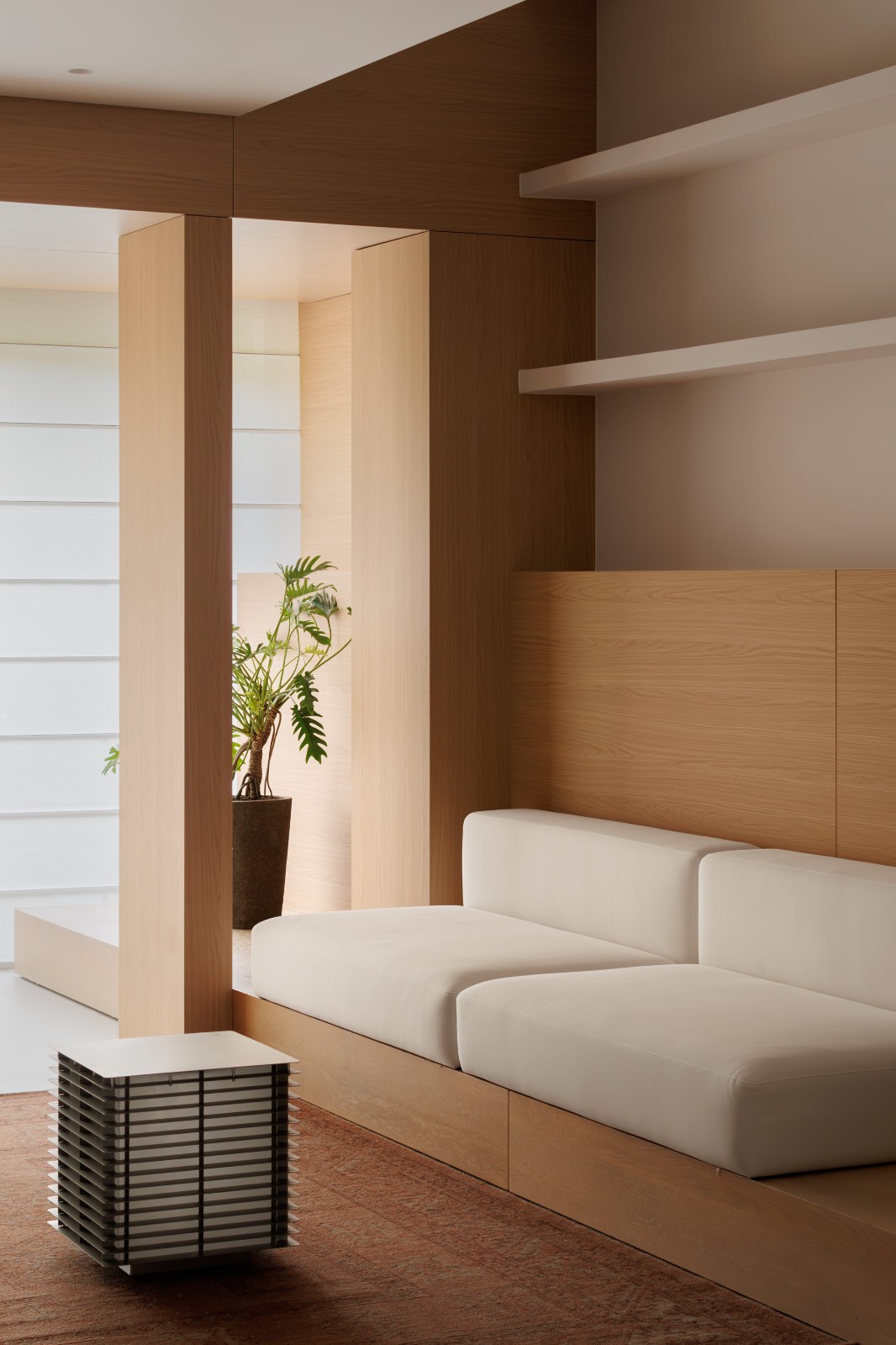 HURR赫设计丨复式的破界与重构:木质骨骼与简白画幕-14