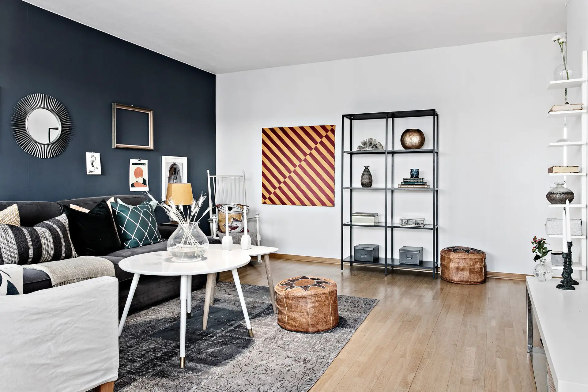 瑞典公寓个性设计 | 壁纸与油漆的巧妙运用-4