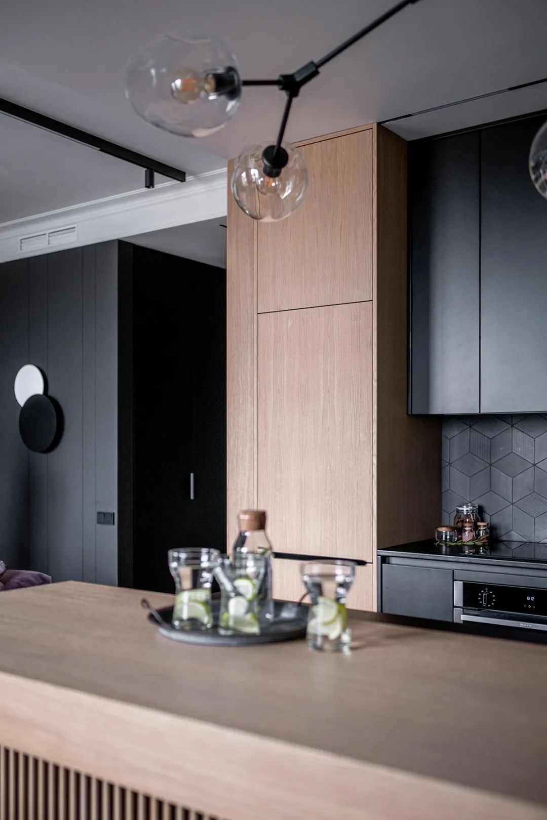 莫斯科 66㎡莫兰迪简约风公寓,玻璃隔断打造开放式空间-18