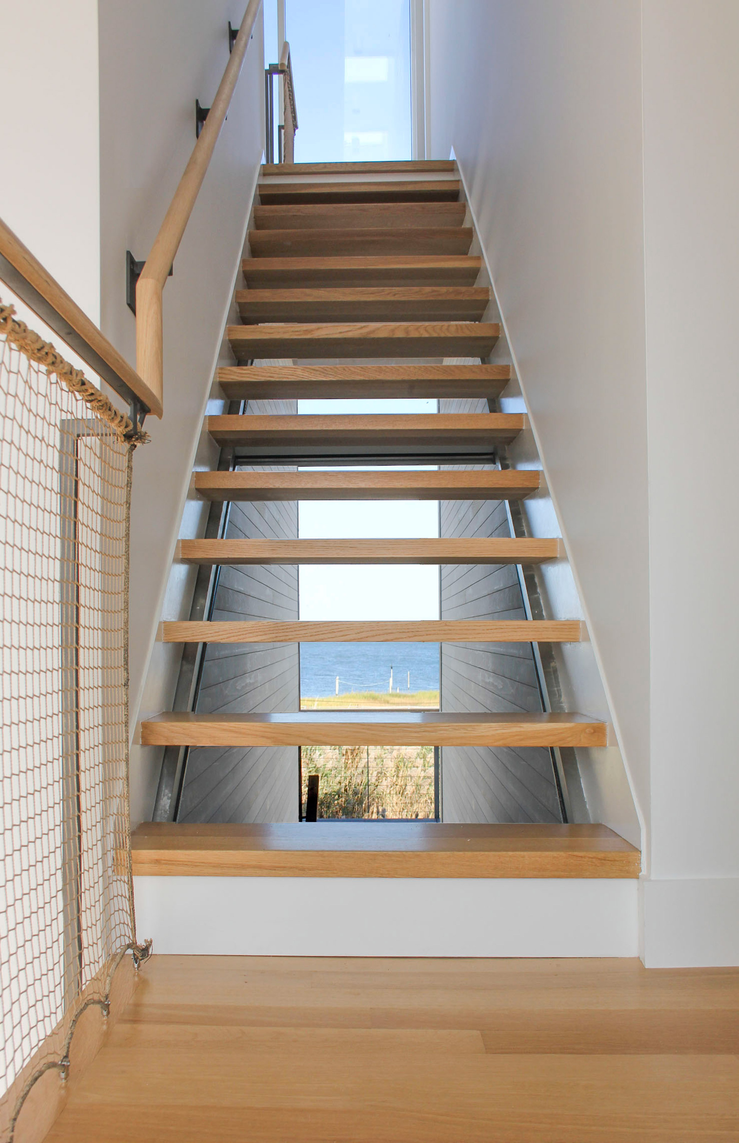 Cube House by Leroy Street Studio is a family beach retreat in the Hamptons | Dezeen-11