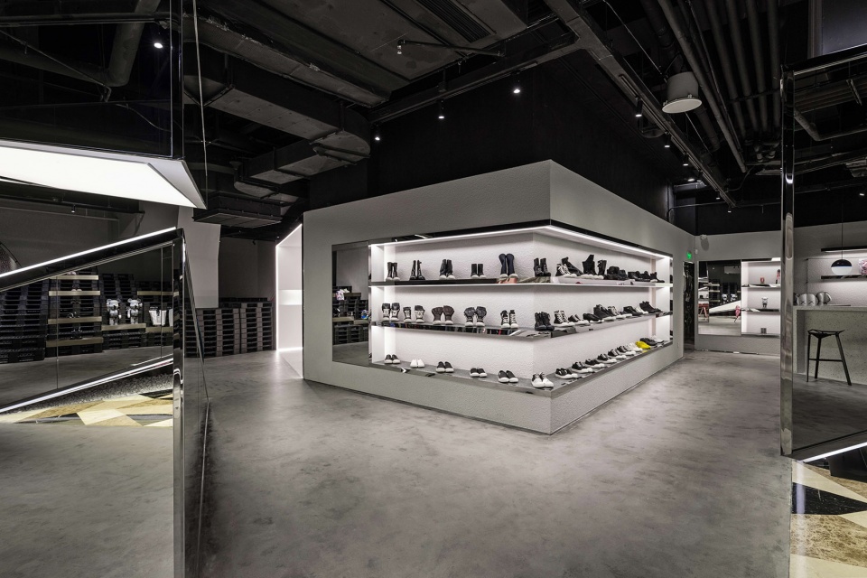 上海"By"商店 | 碎片化空间与艺术展览的完美融合-27