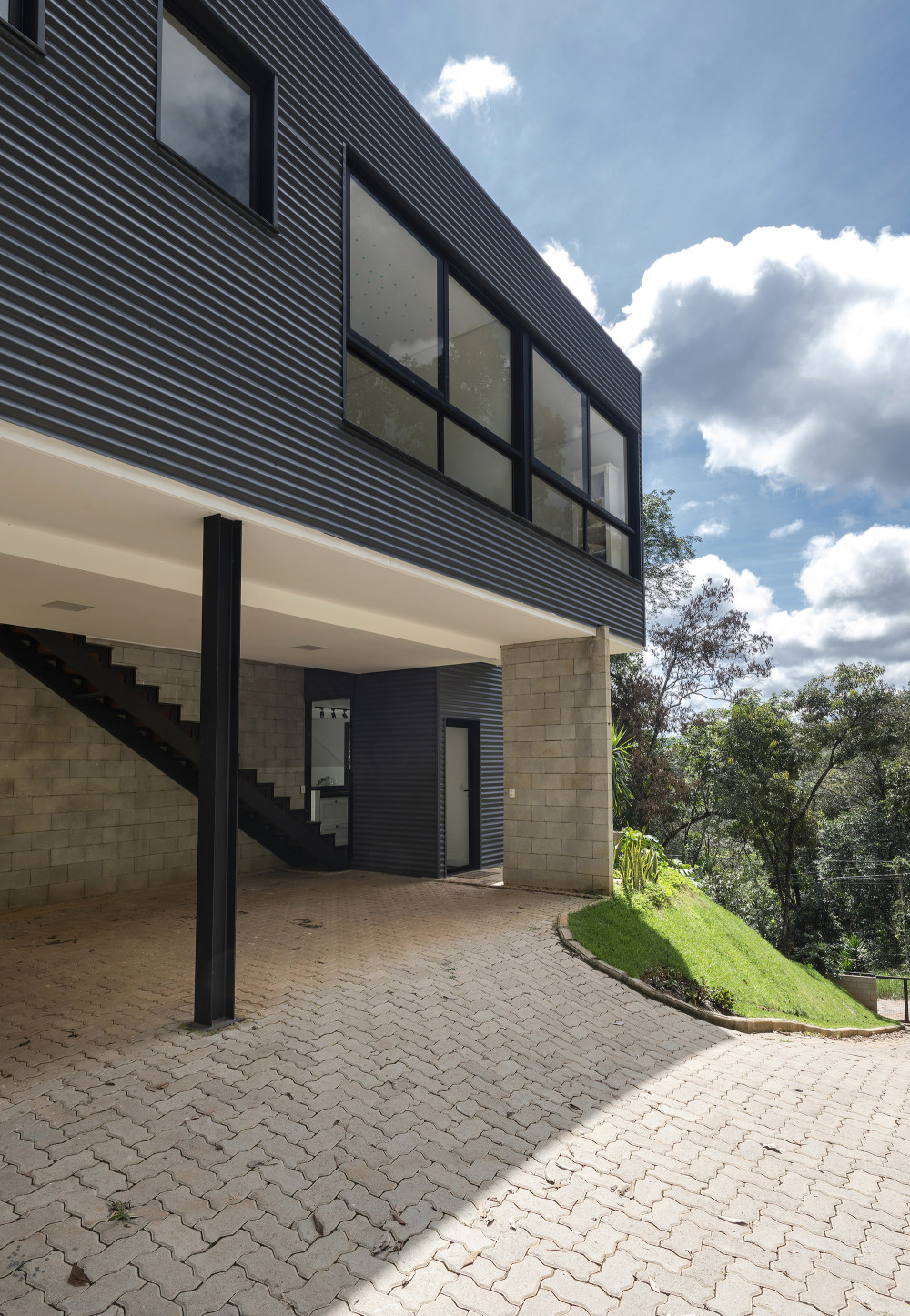 巴西简约住宅设计,融入自然的和谐空间-27