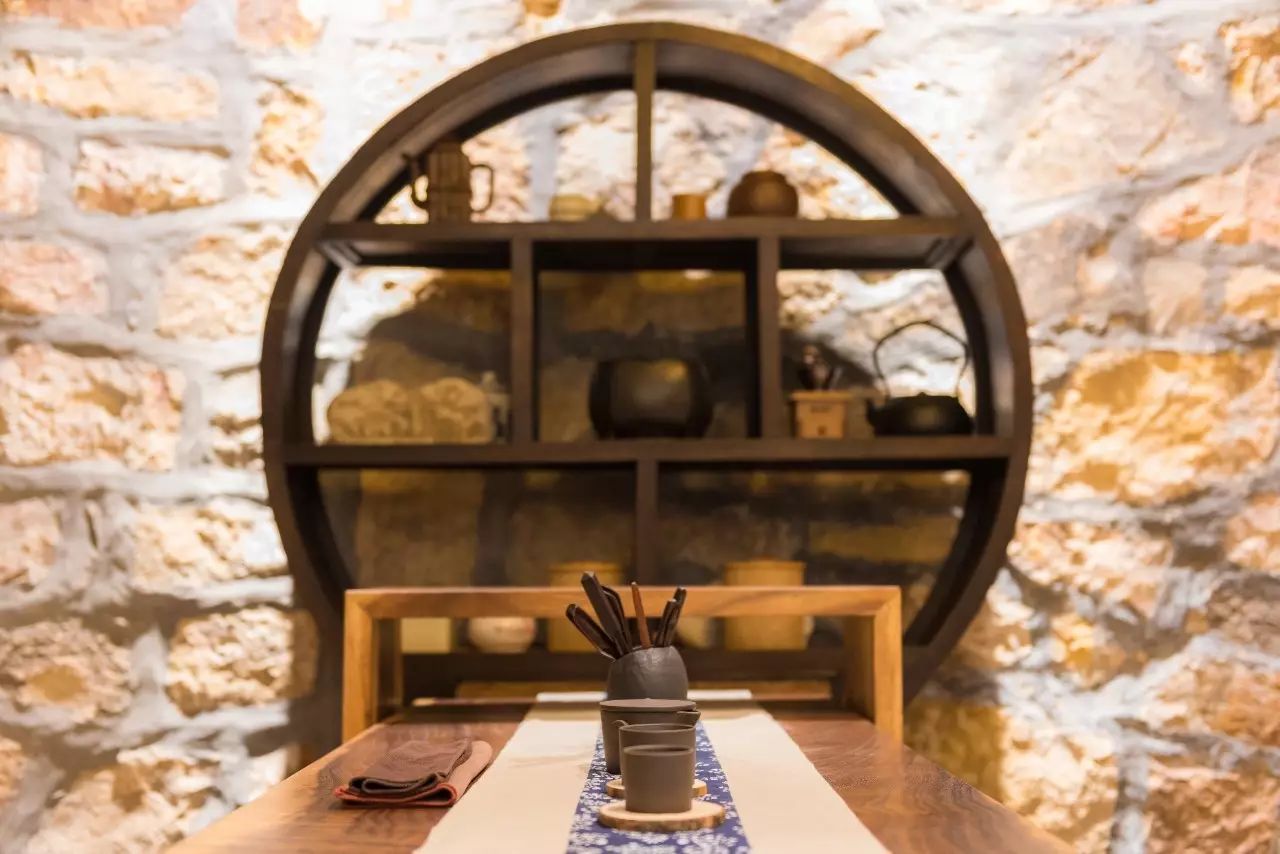 放弃百万年薪，回乡在海边建起一座石头房，他在追梦途中找到了诗和远方！-96