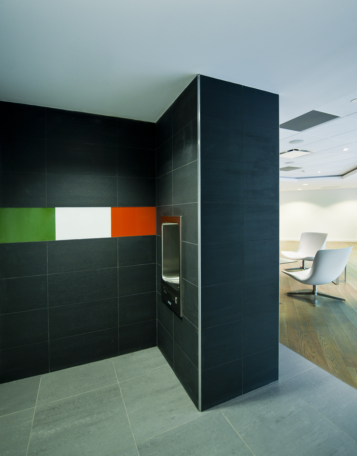 摩登 Luxottica 集团办公室 | 红白灰演绎高效工作环境-30