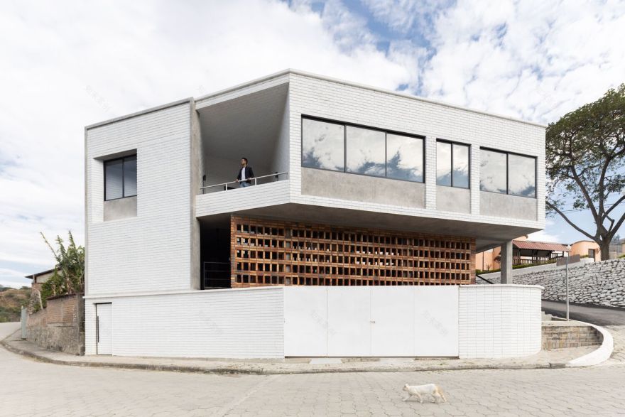 山坡上的现代住宅设计丨厄瓜多尔丨Hábitatestudio de arquitectura-10