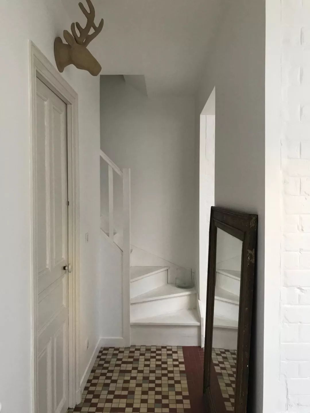 法国兰斯市古董风家庭旅馆设计-12