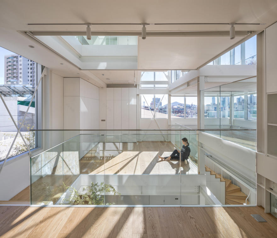 Light Hollow / YounghanChung Architects-24