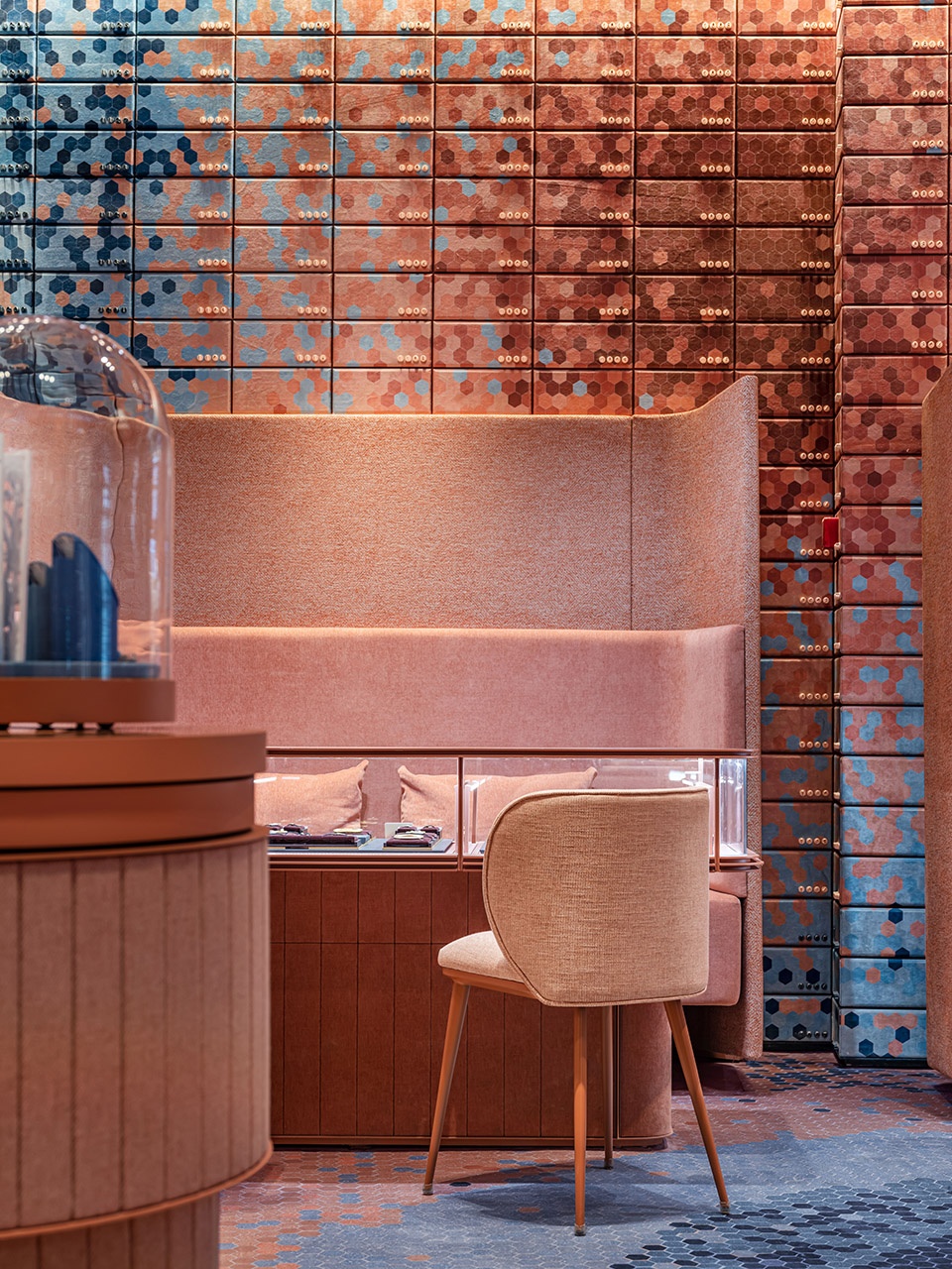 周大福重庆大悦城体验店 | 雾都元素融入珠宝展示-16