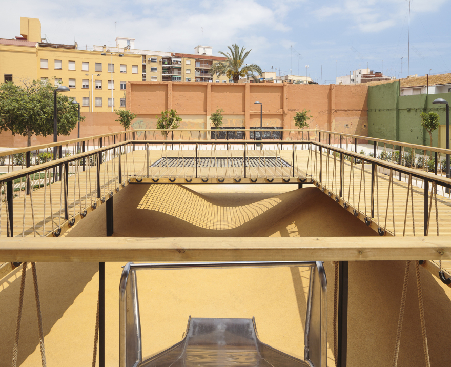 Playground Landscapes at Santa María Mazzarello Square / HDH arquitectos-29