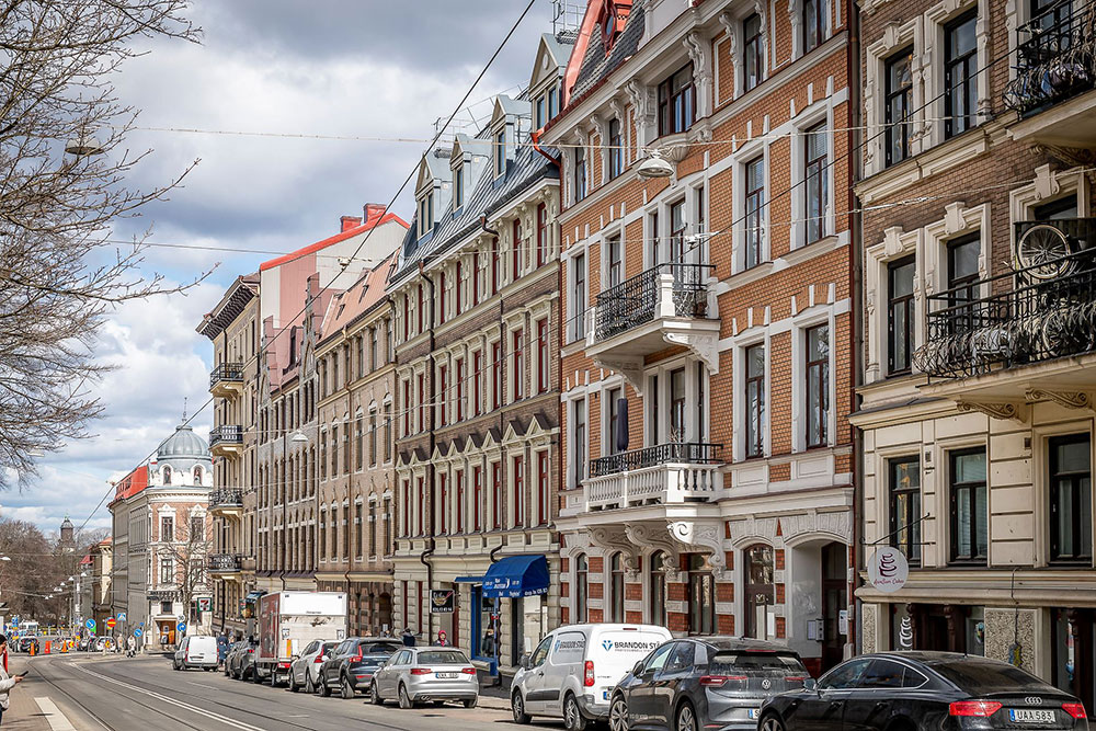 哥德堡公寓 | 温馨的粉色调与花卉壁纸的完美结合-26