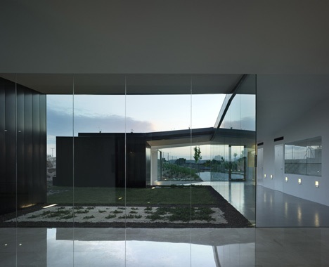 Funeral Home and Garden in Pinoso by Cor | Dezeen-10