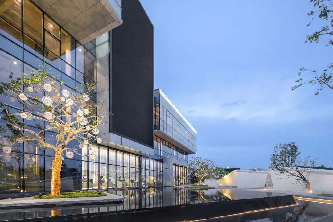 赣州嘉福新天地展示中心 | 水镜之上漂浮的原石-0