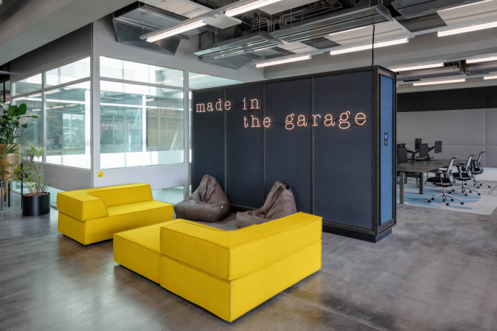 Deloitte Digital Offices by DZAP-11