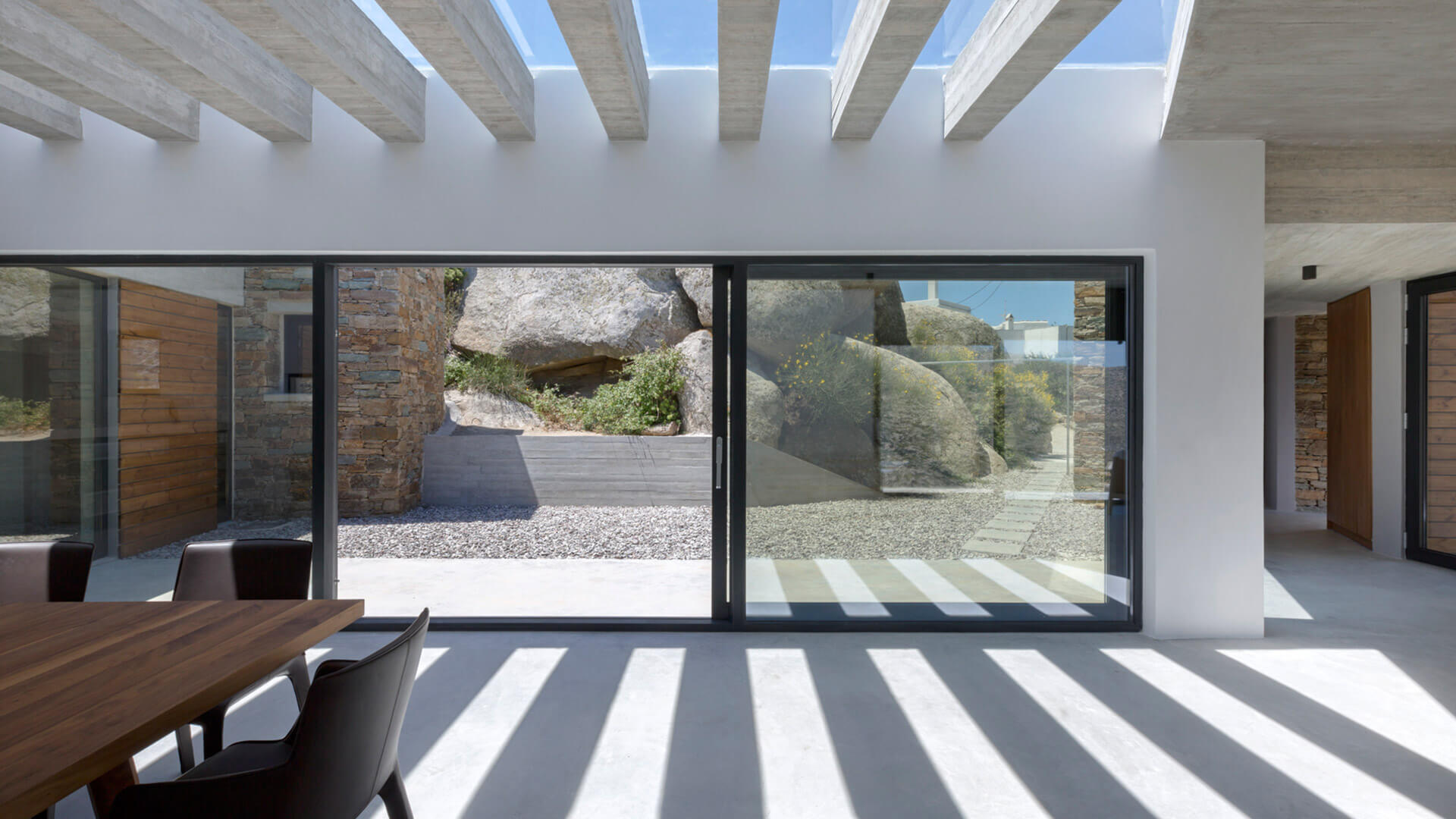 A House Between the Rocks Aristides Dallas Architects-11