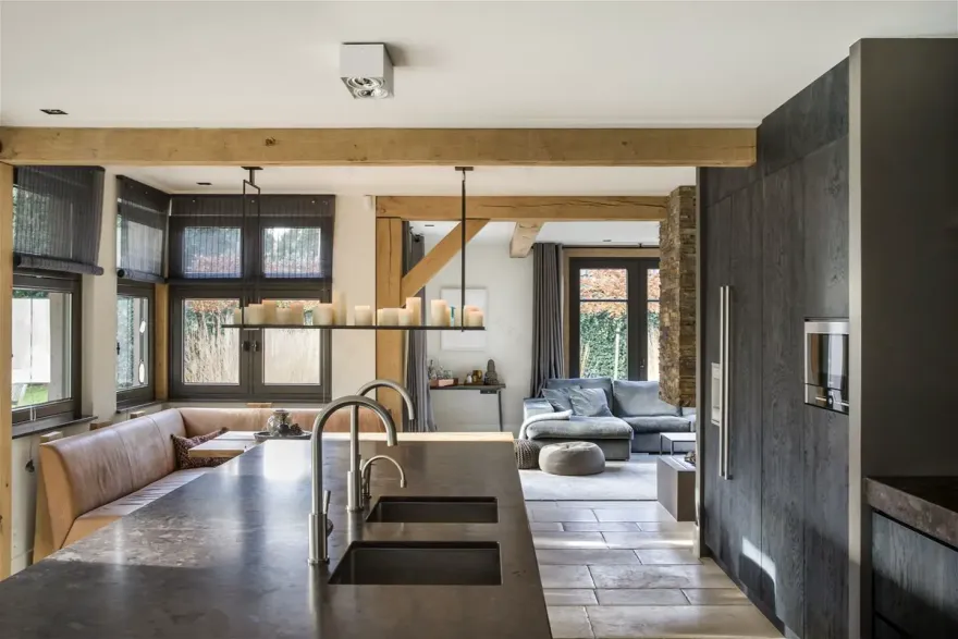 荷兰现代乡村大宅,完美融合温馨木艺与充沛采光-3