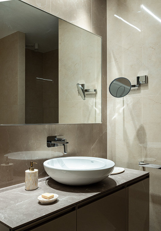 带博物馆画作的公寓设计-13