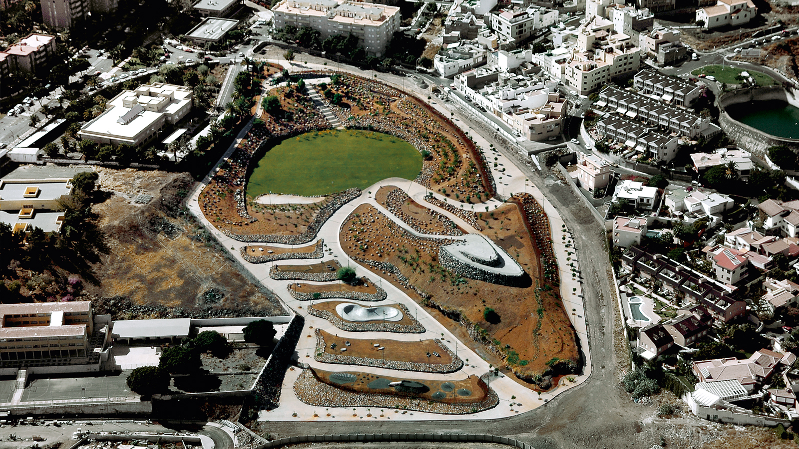 特里斯坦小丘公园 | 火山地貌与环保绿肺的共生设计-0