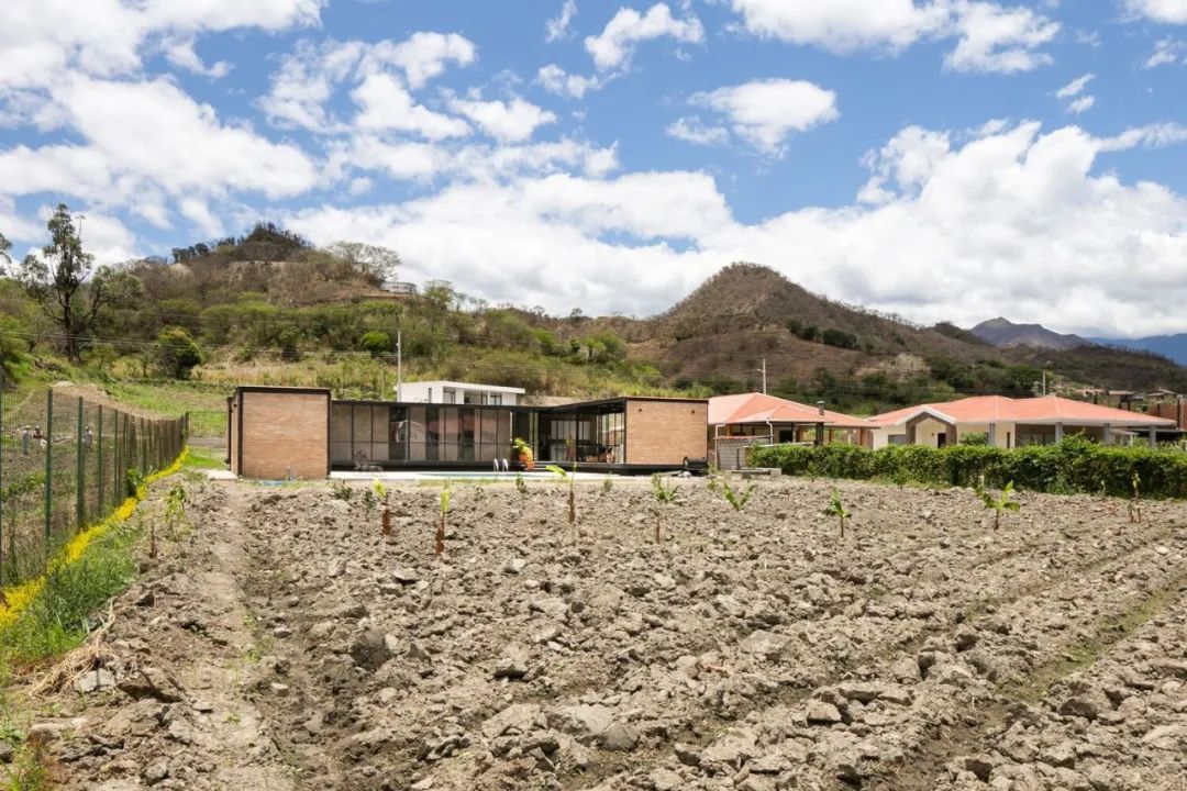 乡村民宿的钢构建筑艺术-29