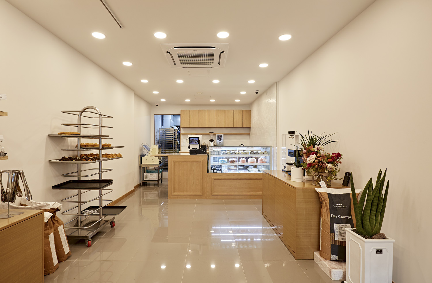 15 坪极简风烘焙店 设计成本解析-3