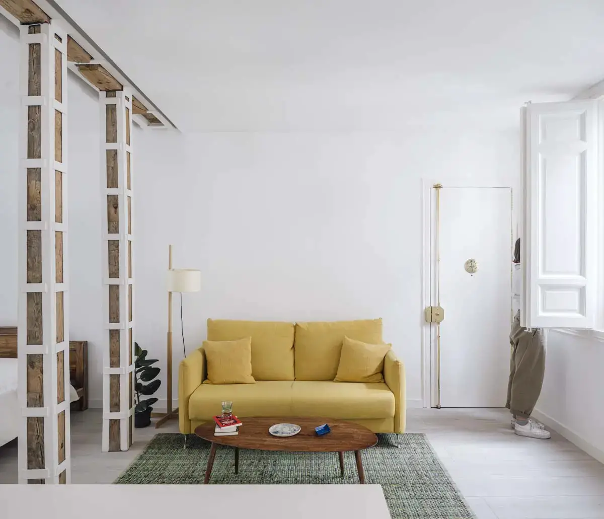 白色迷你 loft | 马德里设计师的极简之作-3