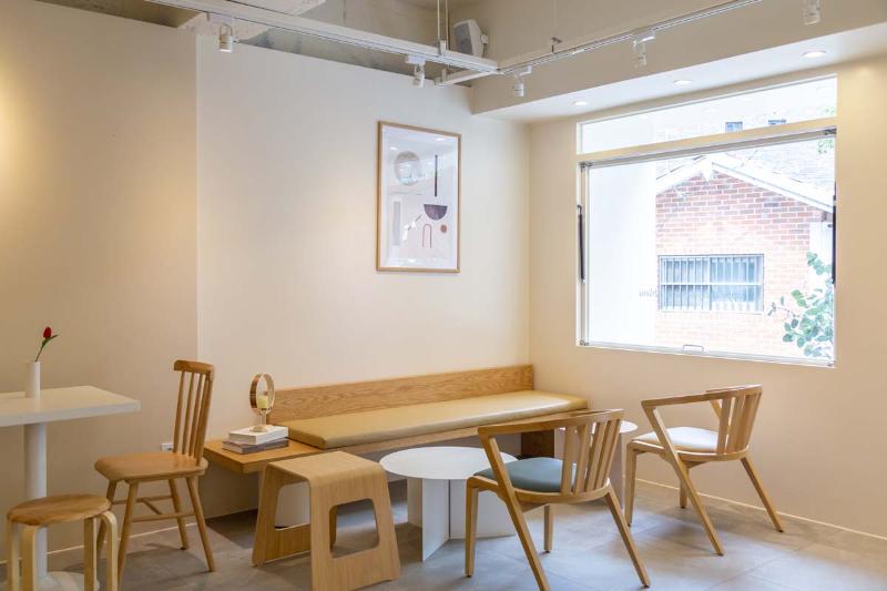 明亮简约的 24 平米咖啡厅设计-15