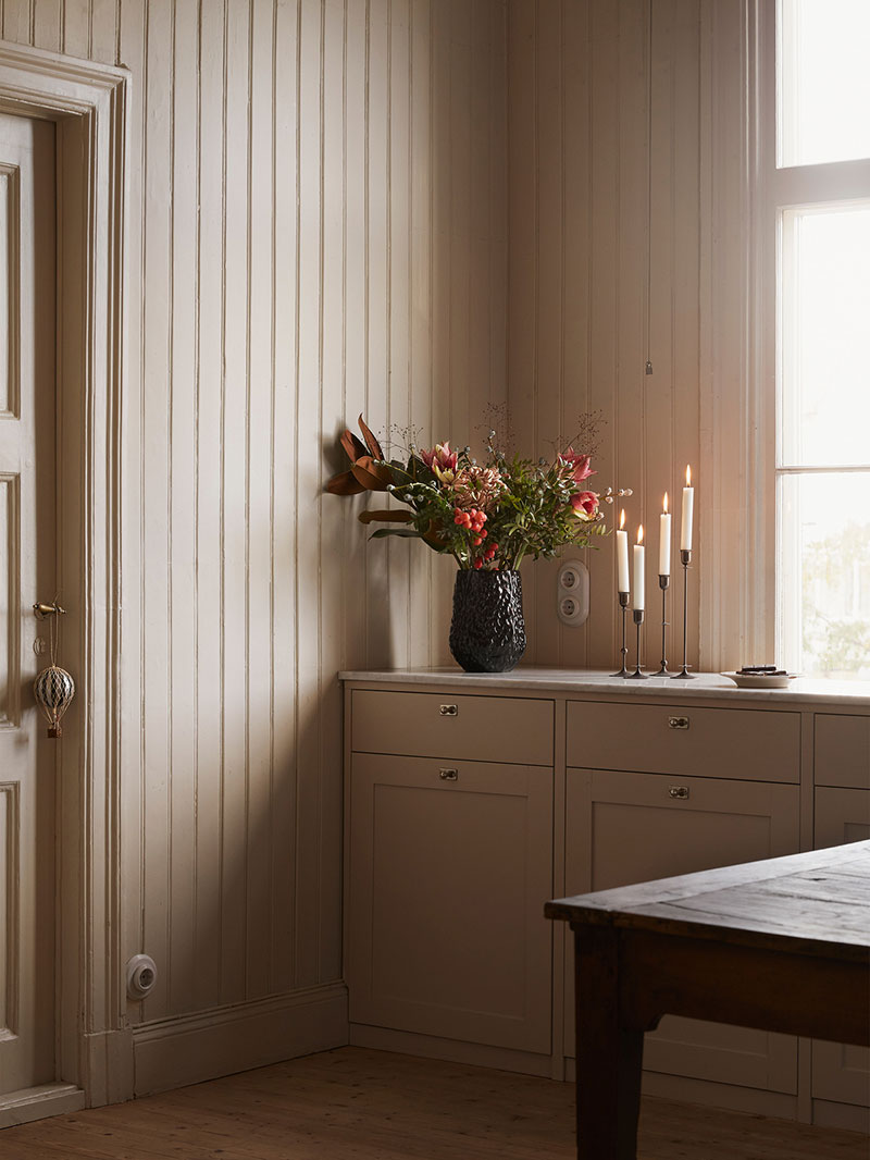 瑞典 Artilleriet 的暗色调圣诞室内设计-13