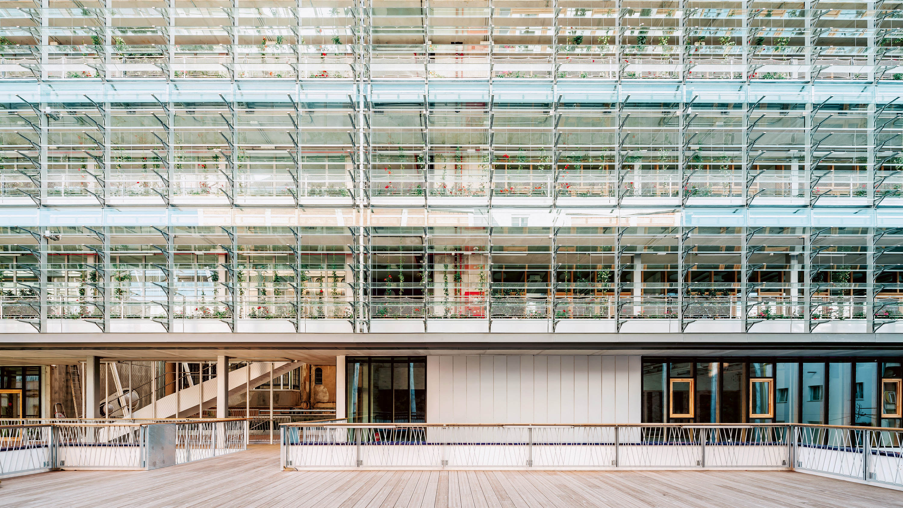 巴塞罗那 Villa Urania 市民中心 | 历史与创新的完美融合-0