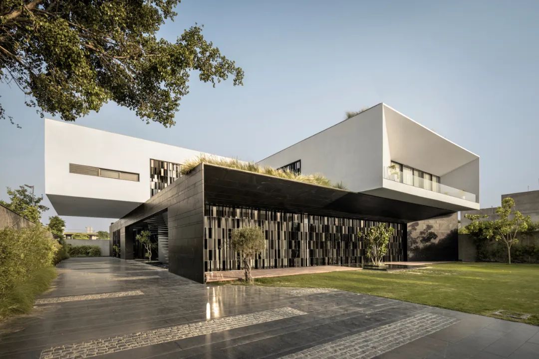 印度卢迪亚纳极简主义住宅设计丨极简主义建筑与设计工作室-2