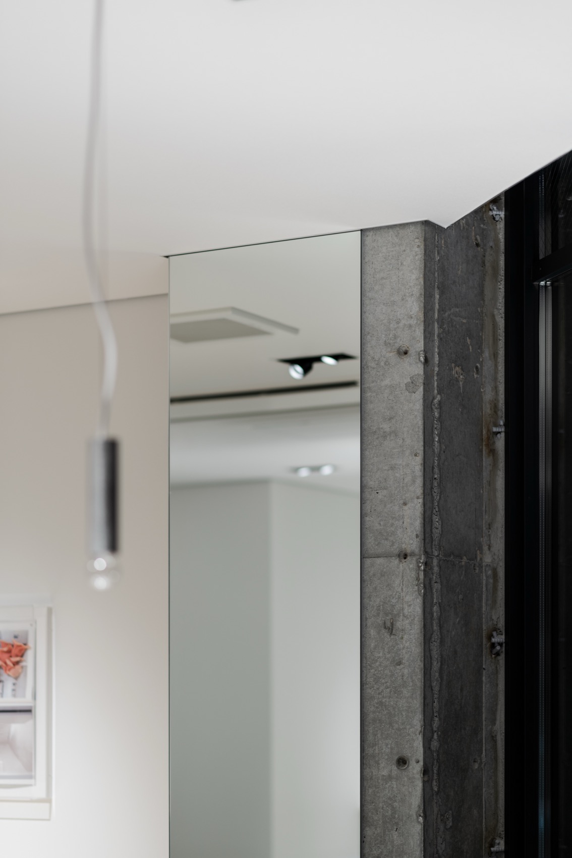 芦屋眼镜店
注:ASHIYA常见为日本地名芦屋,光学商店一般可理解为眼镜店 丨日本兵库丨RID-21