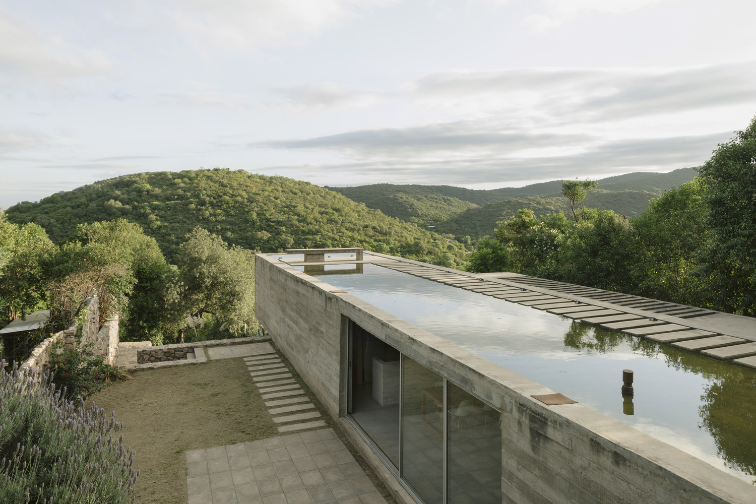 阿根廷 Río Ceballos 三元素住宅丨Agustín Lozada-40