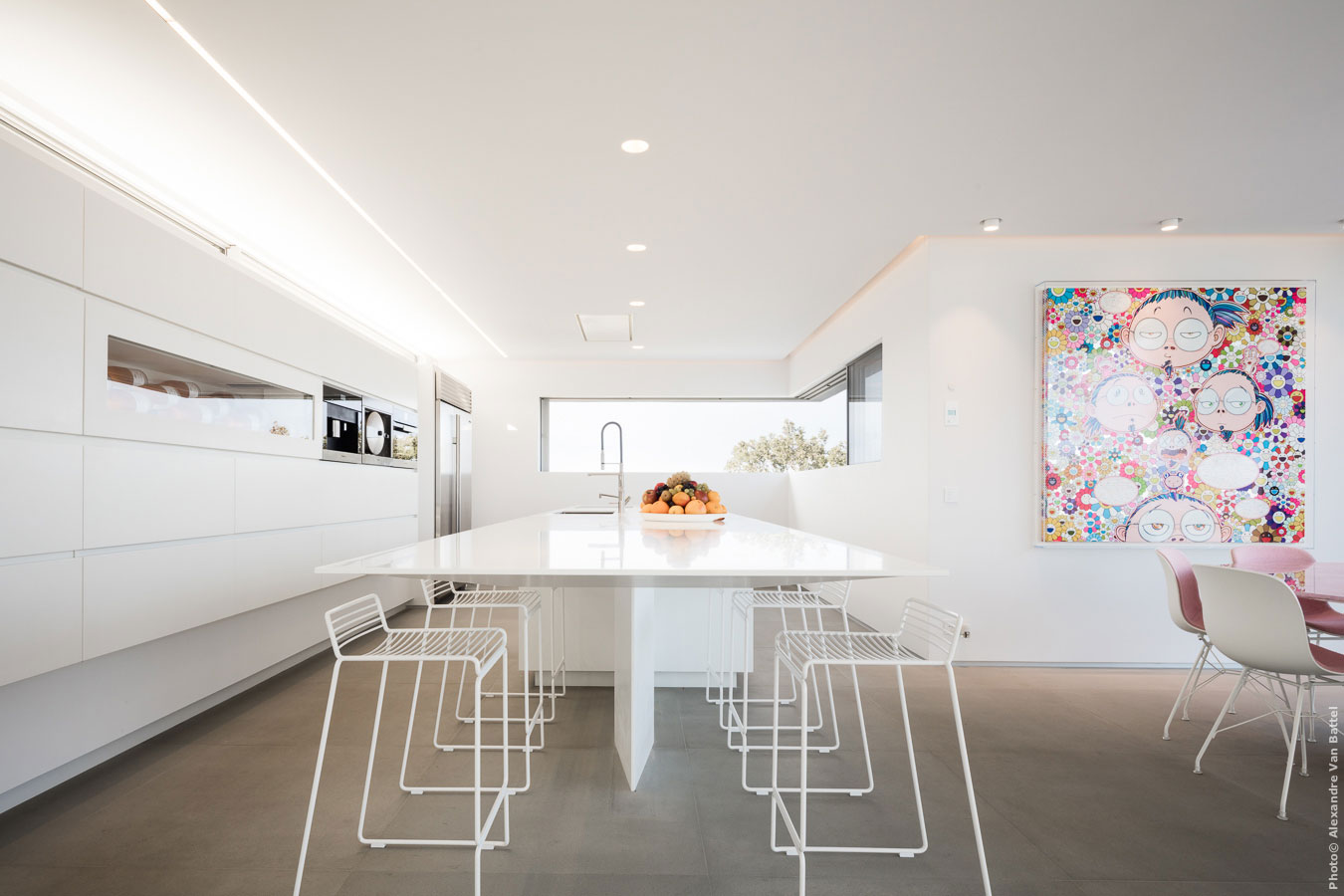 法国 Ramatuelle 现代住宅 | 玻璃墙、游泳池、艺术装饰-14