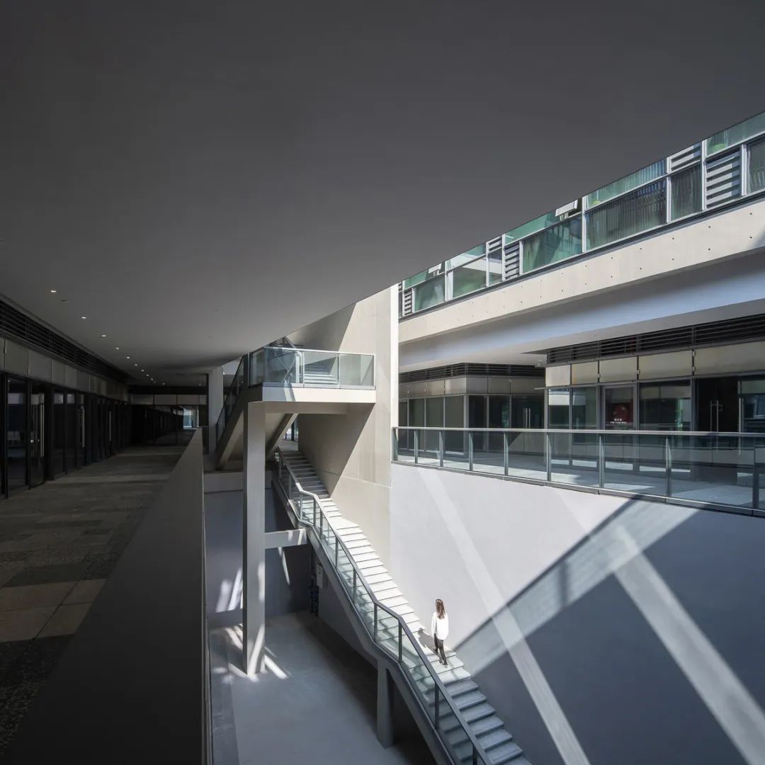 神秘艺术小镇 | 契里柯街道与杜尚楼梯的对话-47